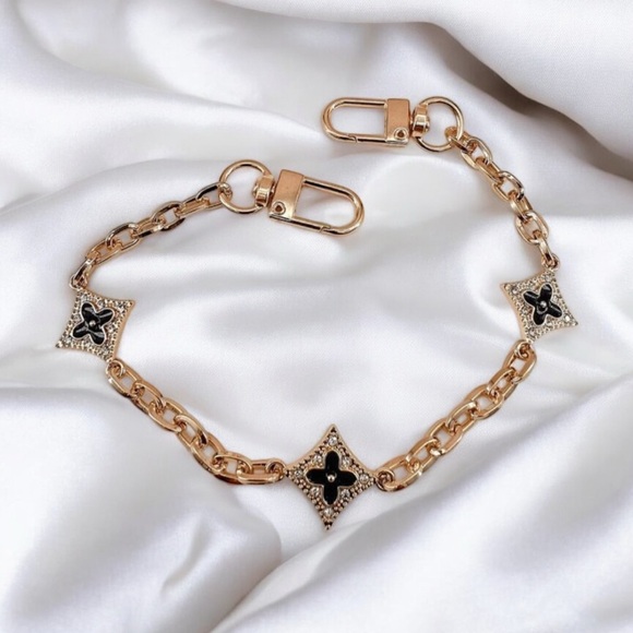 Source Unknown Handbags - L V Style Bag Charm Chain Extender